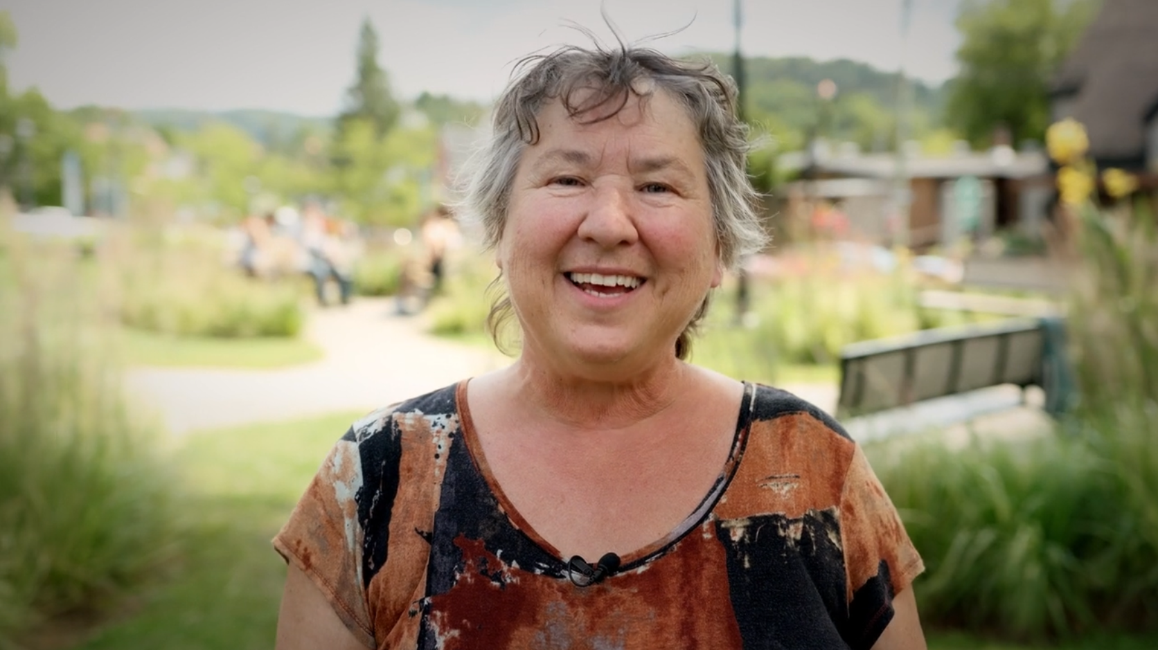 Hélène Langevin presents the show